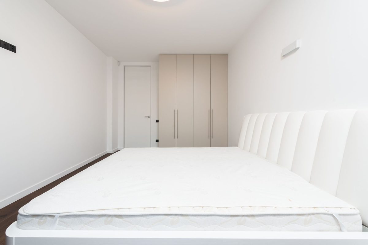 A mattress with a layer of baking soda sprinkled evenly across the top surface as part of a dry cleaning method.